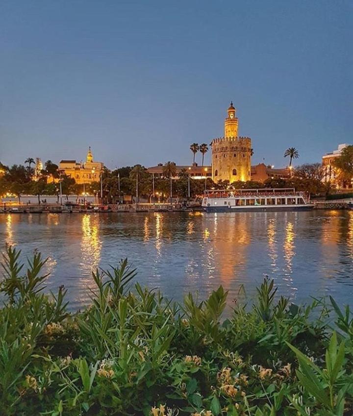 Apartamento Con Vistas Al Rio Guadalquivir En Triana, Sevilla Esterno foto