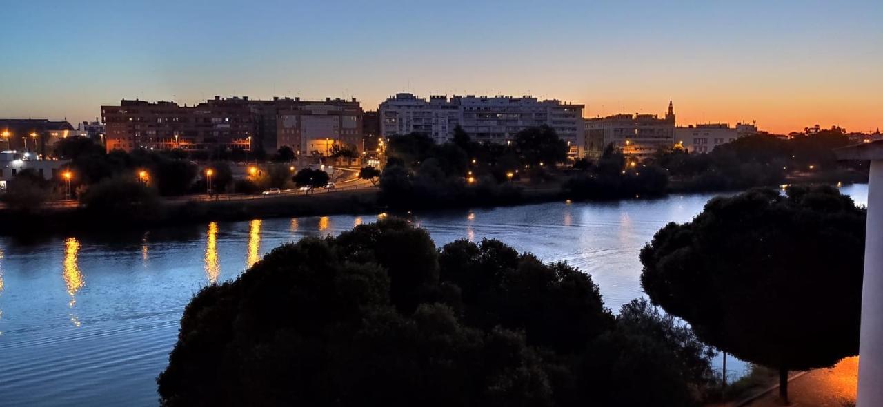 Apartamento Con Vistas Al Rio Guadalquivir En Triana, Sevilla Esterno foto